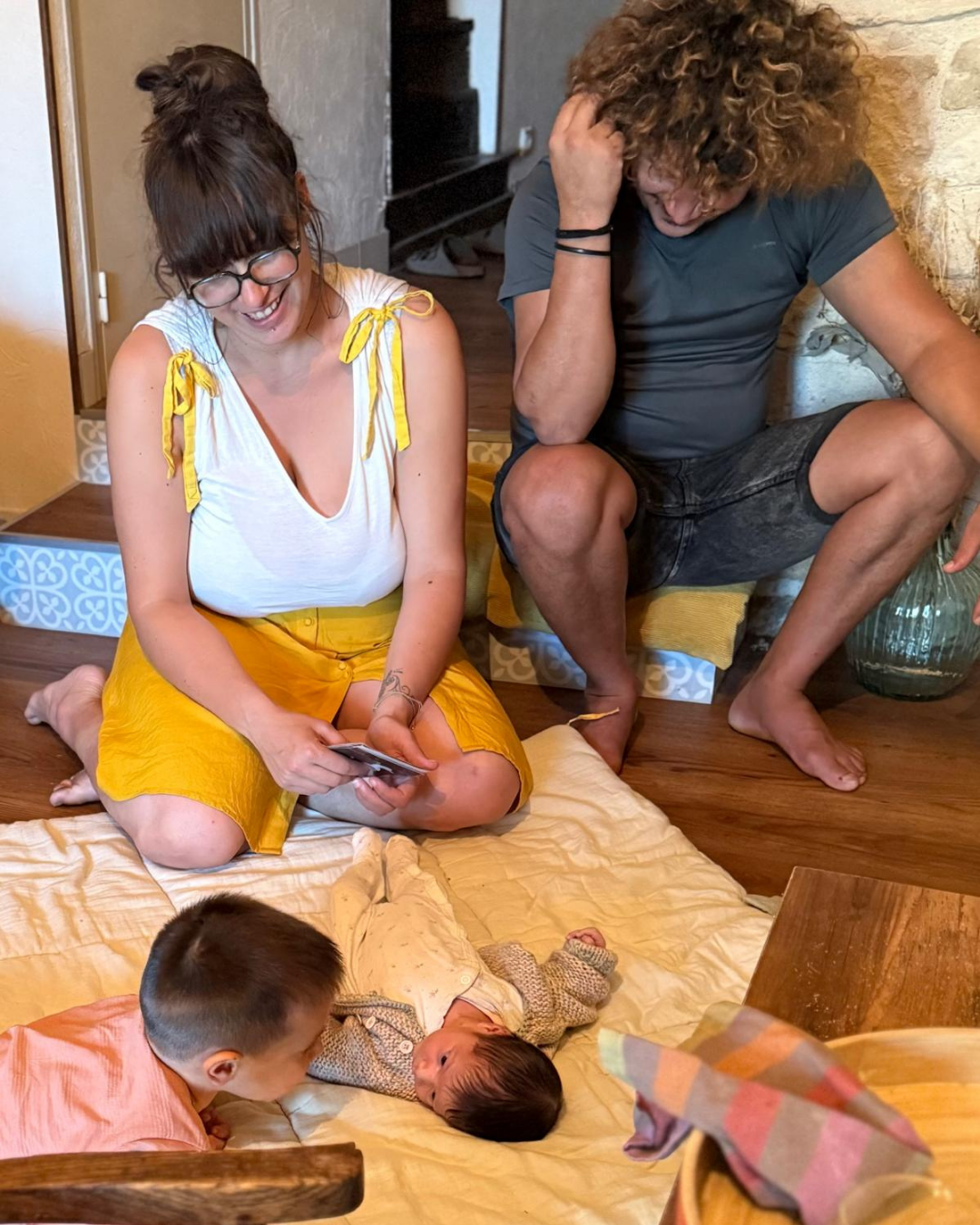 Accouchement entre sœurs sans sage-femme